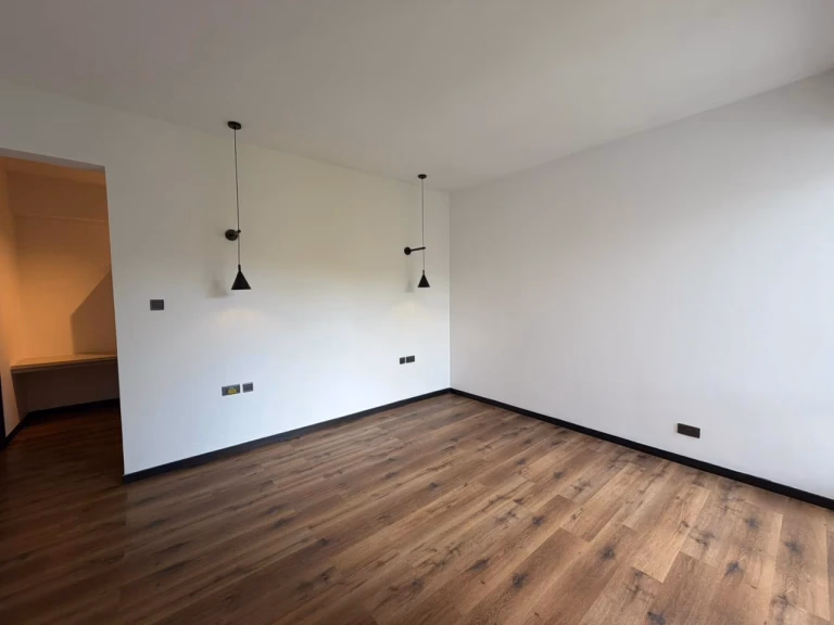 Three bedroom + Dsq apartment for rent