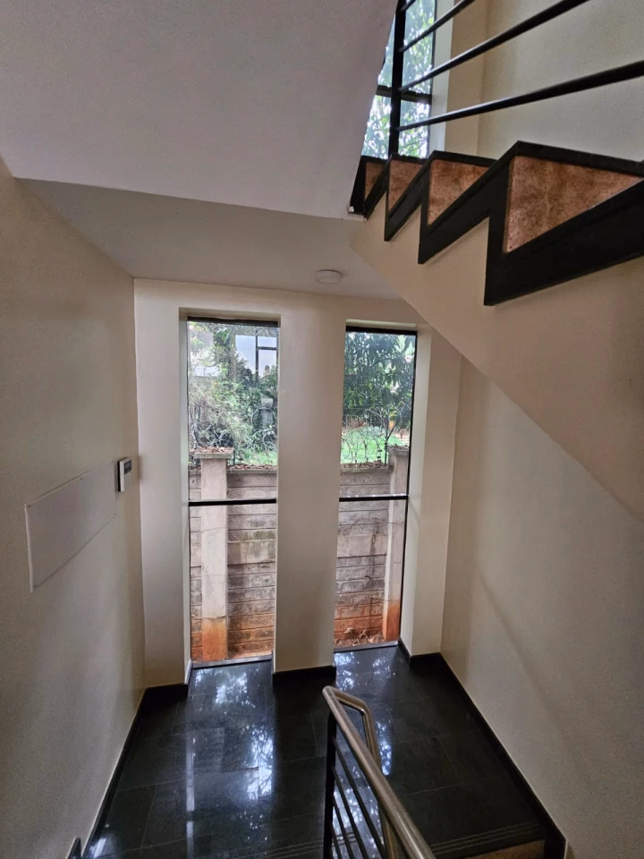 5 Bedroom Townhouse For Sale In Lavington