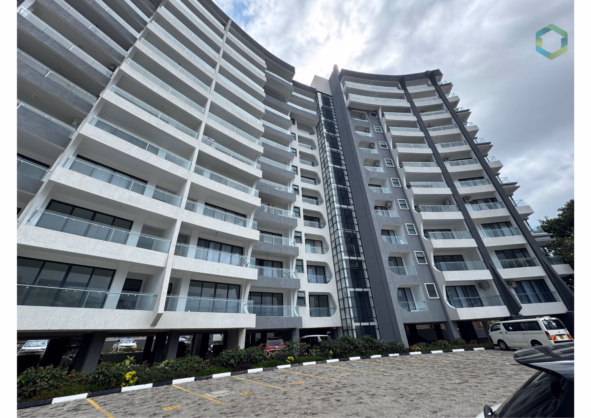 Four-bedroom apartment for sale at Jumeirah Palms, Nyali