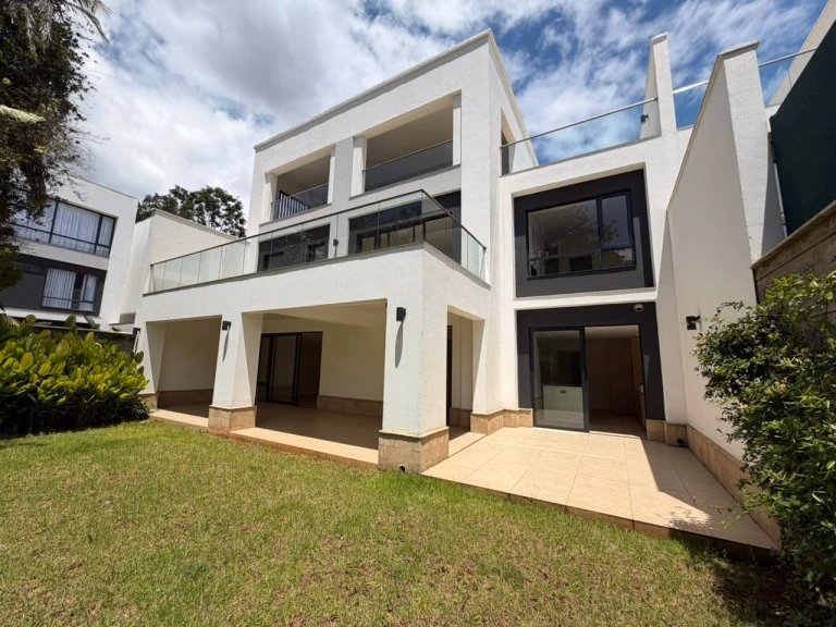 Six-bedroom villa for Sale in Kyuna