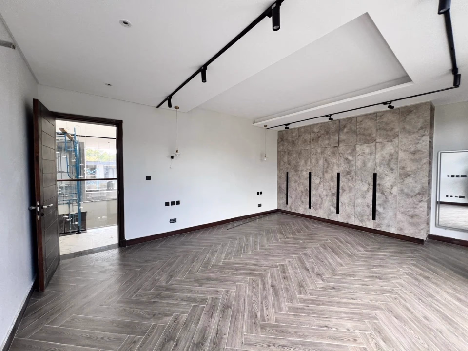 5-bedroom Luxury Stand-Alone Villa for Rent