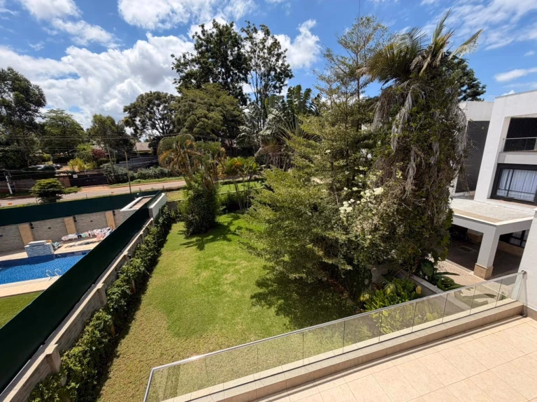 Six-bedroom villa for Sale in Kyuna