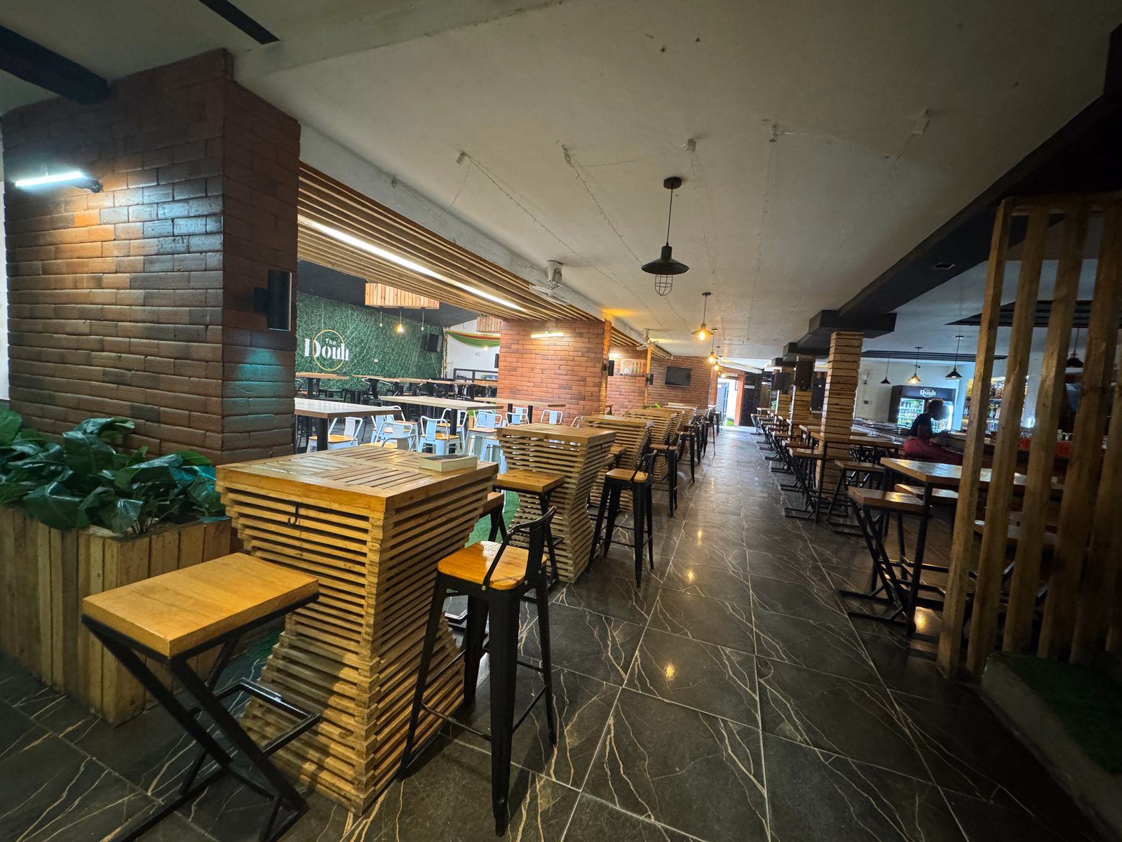 Prime Bar & Restaurant Space for Lease
