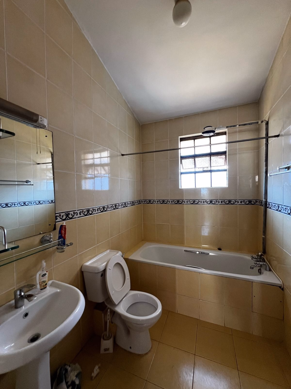 2-bedroom penthouse apartment for Rent