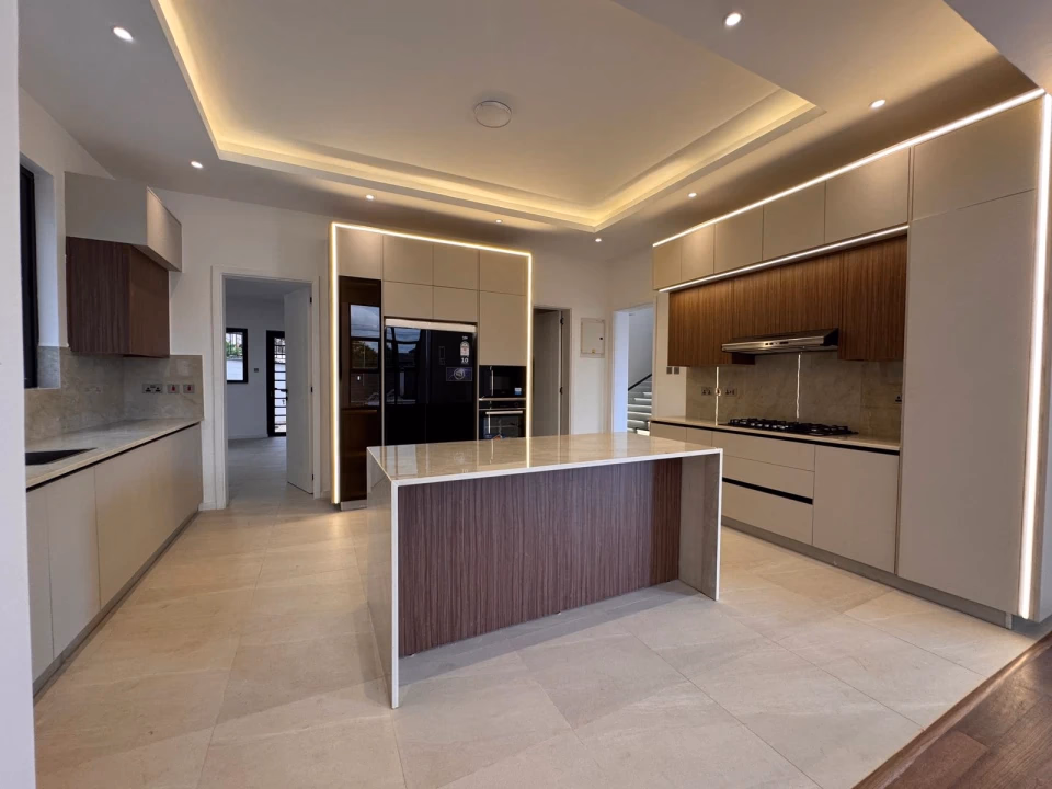 Luxury 5-bedroom villa for rent