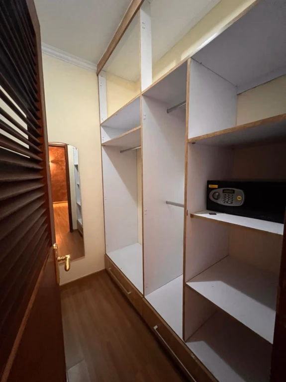 Pearl Heights - spacious three-bedroom apartment