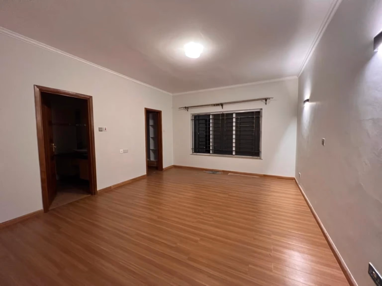 Pearl Heights - spacious three-bedroom apartment