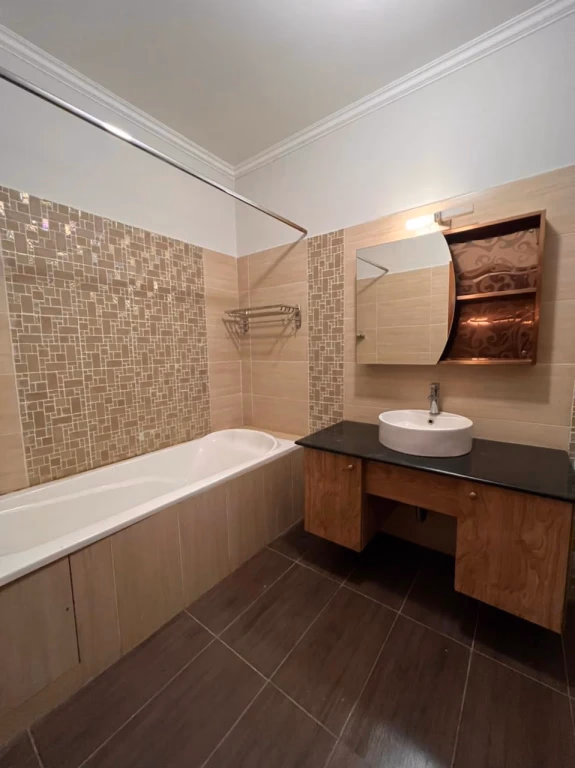 Pearl Heights - spacious three-bedroom apartment