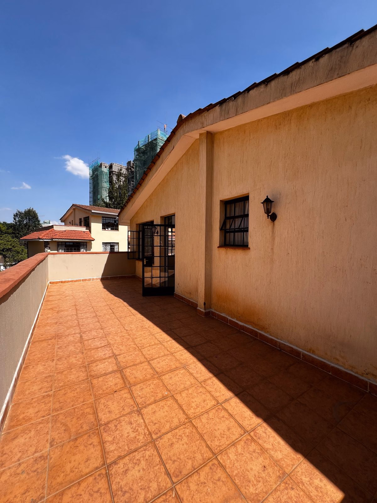 2-bedroom penthouse apartment for Rent