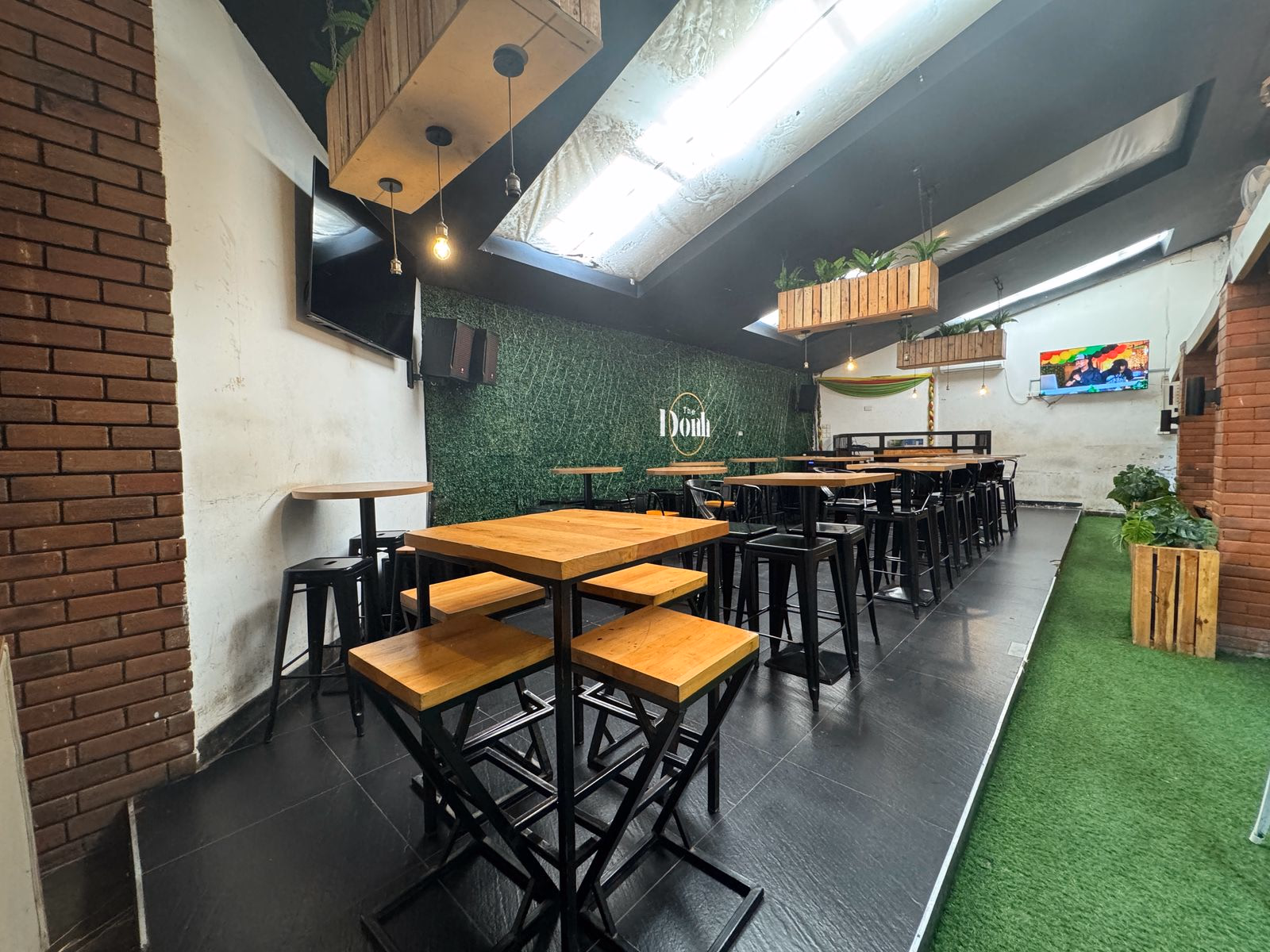 Prime Bar & Restaurant Space for Lease