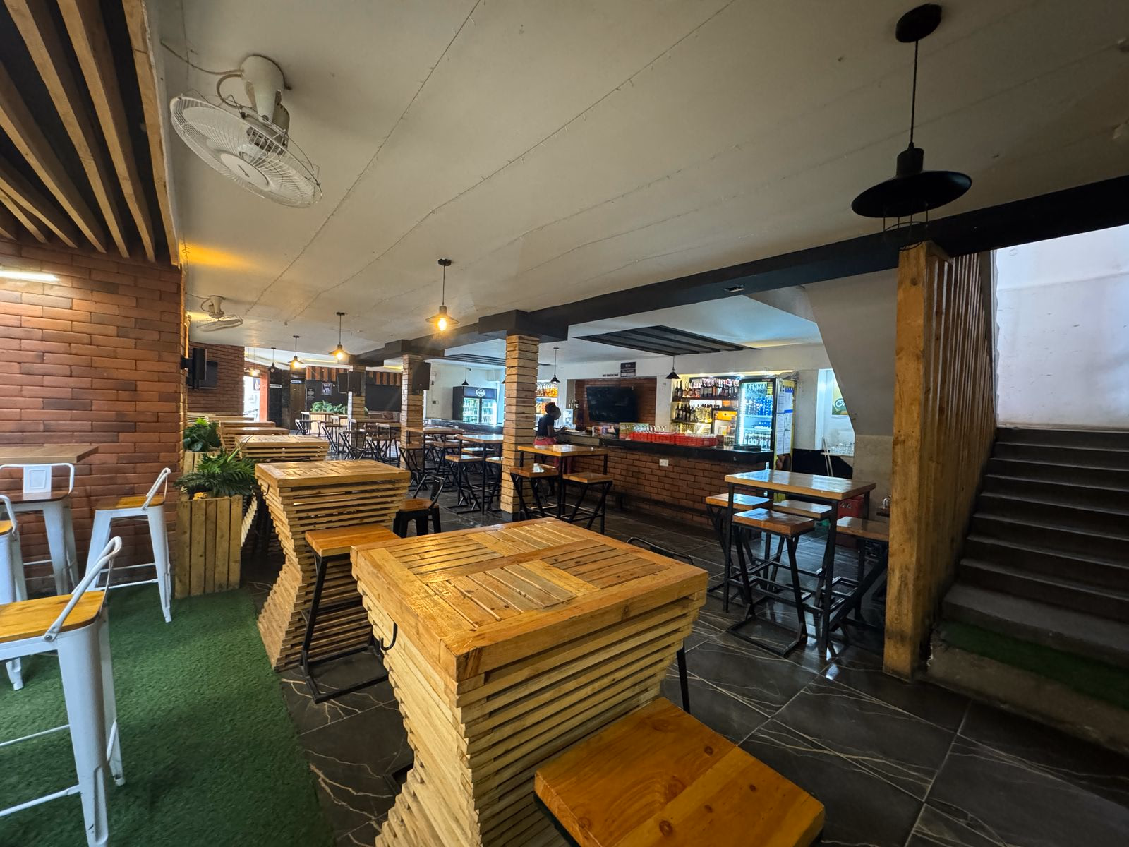 Prime Bar & Restaurant Space for Lease