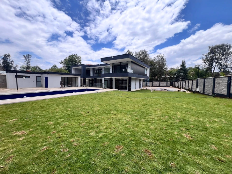 5-bedroom Luxury Stand-Alone Villa for Rent
