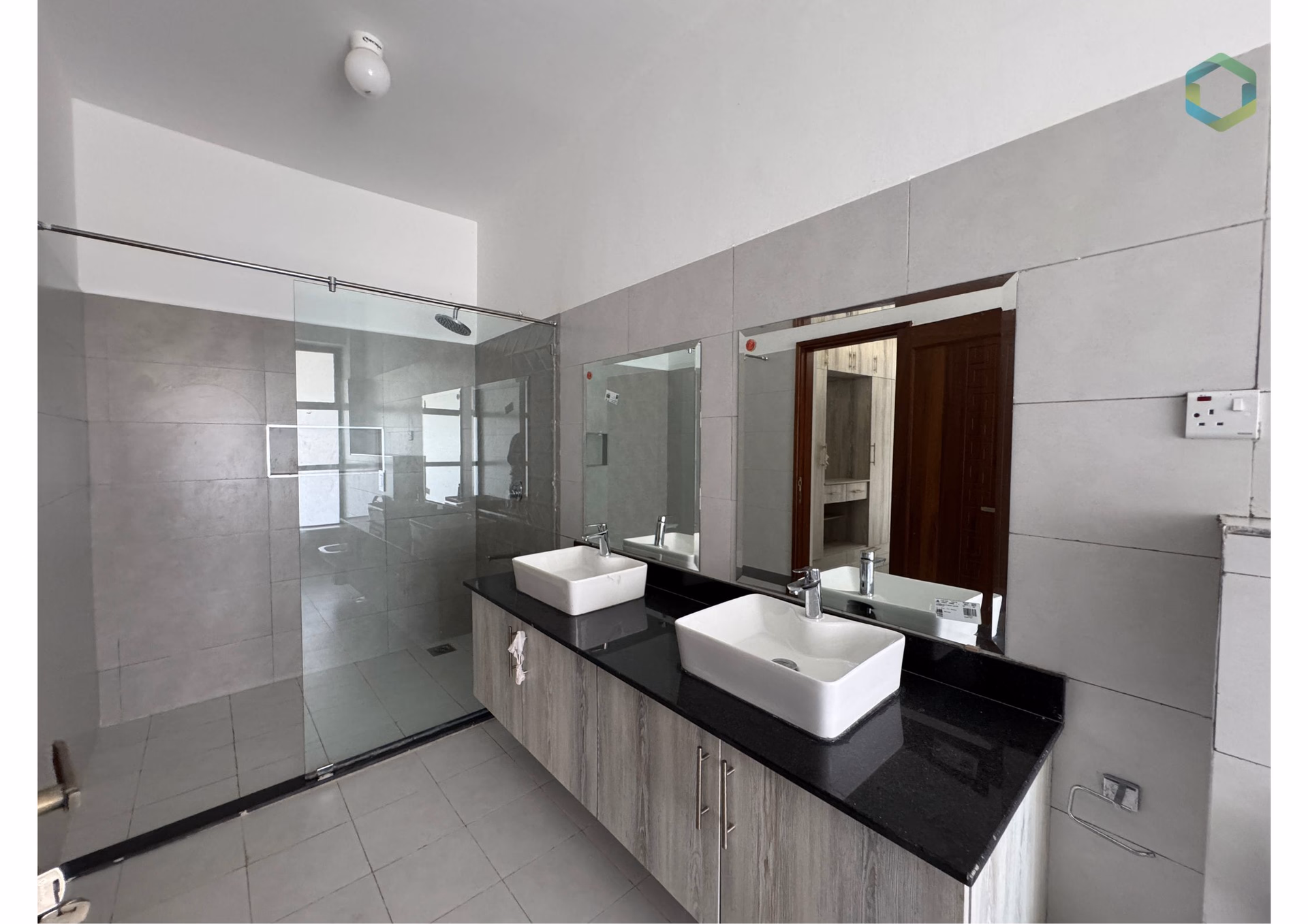 Four-bedroom apartment for sale at Jumeirah Palms, Nyali