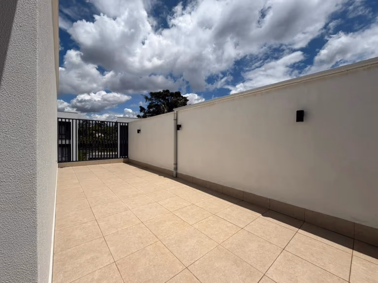 Six-bedroom villa for Sale in Kyuna