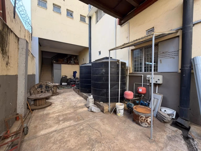 Commercial building for sale
