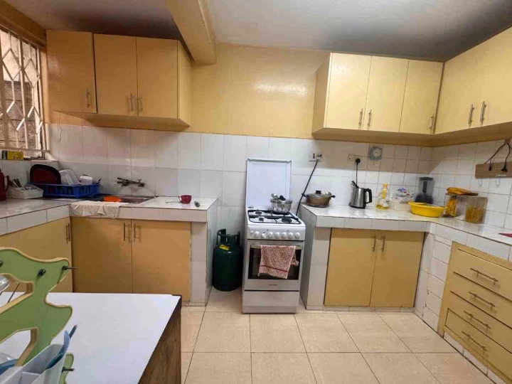 Three-bedroom maisonette for rent