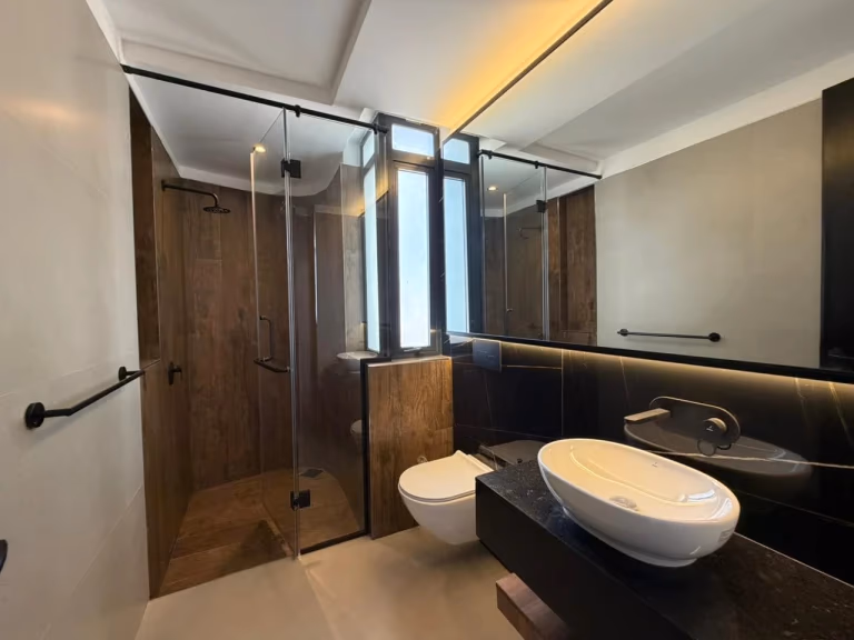 Three bedroom + Dsq apartment for rent