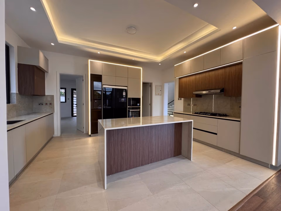Luxury 5-bedroom villa for rent