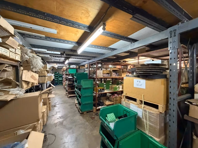 Commercial building for sale