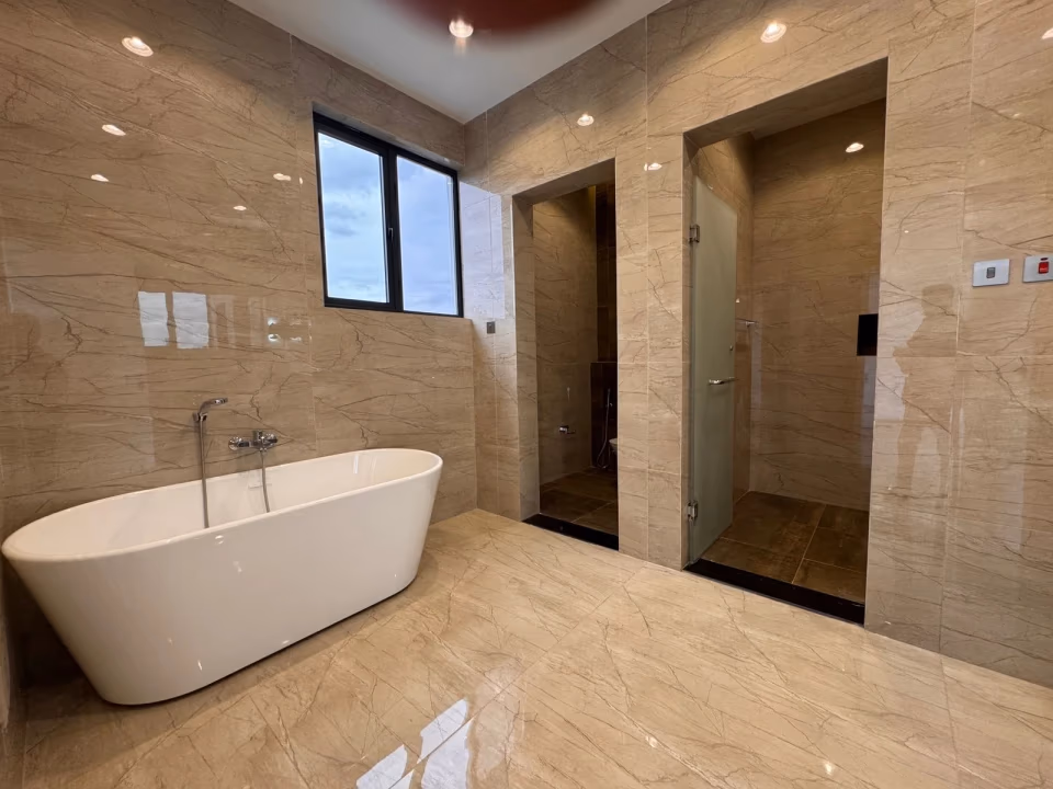 Luxury 5-bedroom villa for rent
