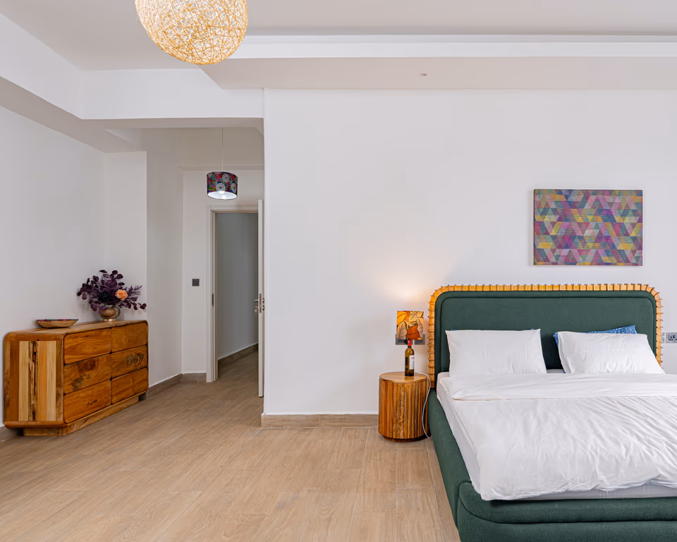 Riverside Square Residence - Three bedroom + DSQ