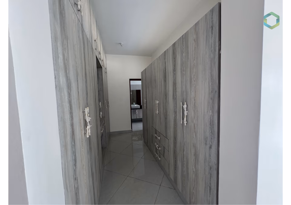 Four-bedroom apartment for sale at Jumeirah Palms, Nyali
