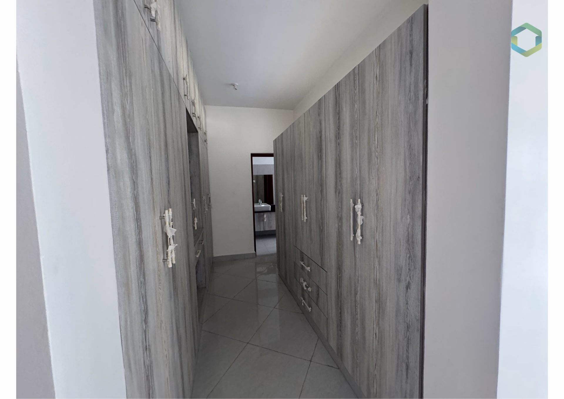 Four-bedroom apartment for sale at Jumeirah Palms, Nyali