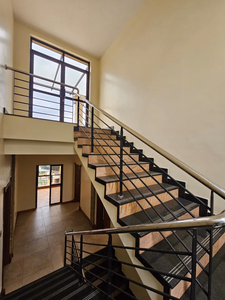 5 Bedroom Townhouse For Sale In Lavington