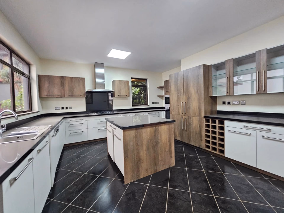 5 Bedroom Townhouse For Sale In Lavington