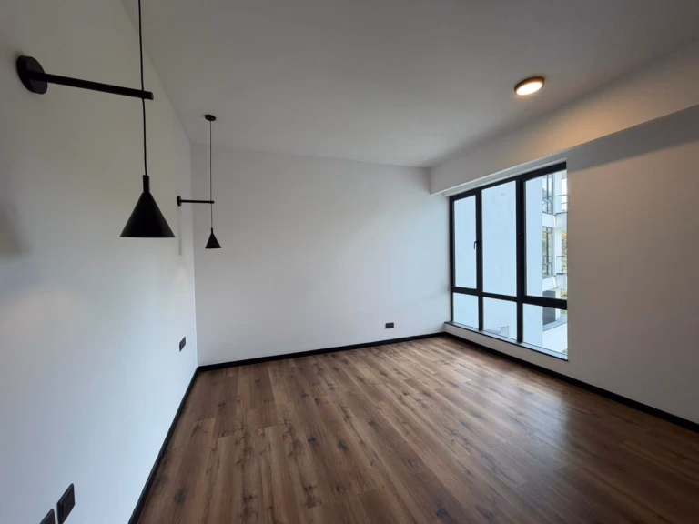 Three bedroom + Dsq apartment for rent