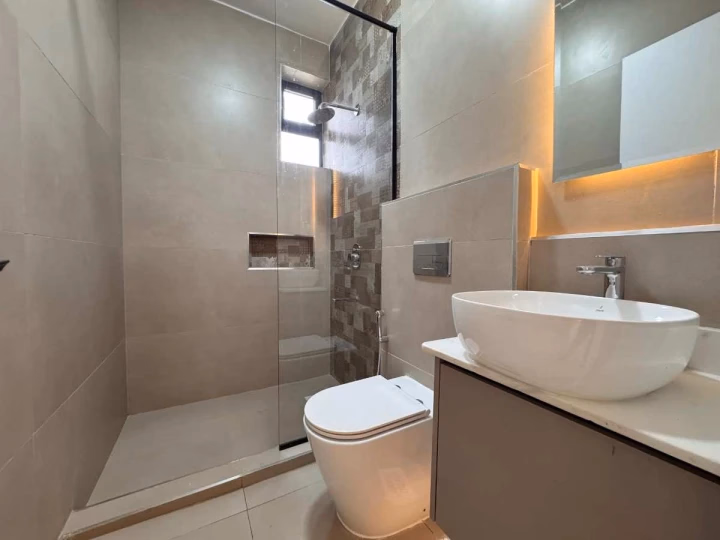 Three-bedroom apartment for sale in Parklands