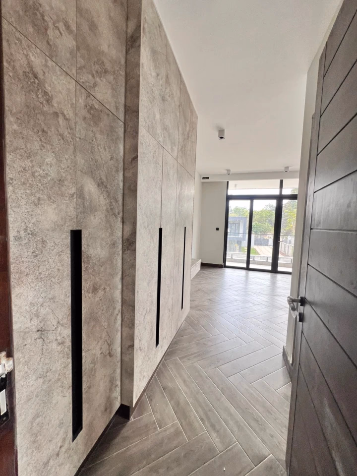 5-bedroom Luxury Stand-Alone Villa for Rent