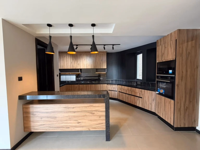 Three bedroom + Dsq apartment for rent